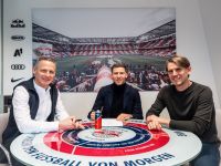 Ignace Van der Brempt mit Stephan Reiter und Christoph Freund (c) FC Red Bull Salzburg.jpg