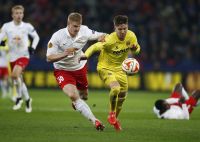 Martin Hinteregger (RBS) and Luciano Vietto (Villarreal) (c) GEPA Roittner .jpg